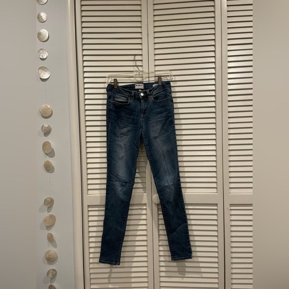 Super Cute Medium Wash Skinny Jeans